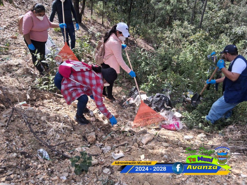 En el caserío Los Pozos se llevó a cabo una jornada de limpieza y recuperación ambiental en dos vertederos no autorizados